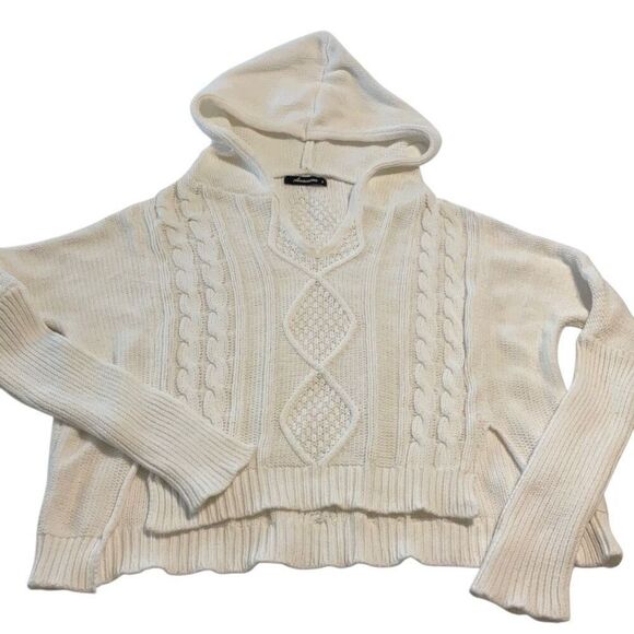 Olivaceous Hooded Cableknit Sweater. Small White. Cropped, oversize. 100% cotton - Picture 8 of 16